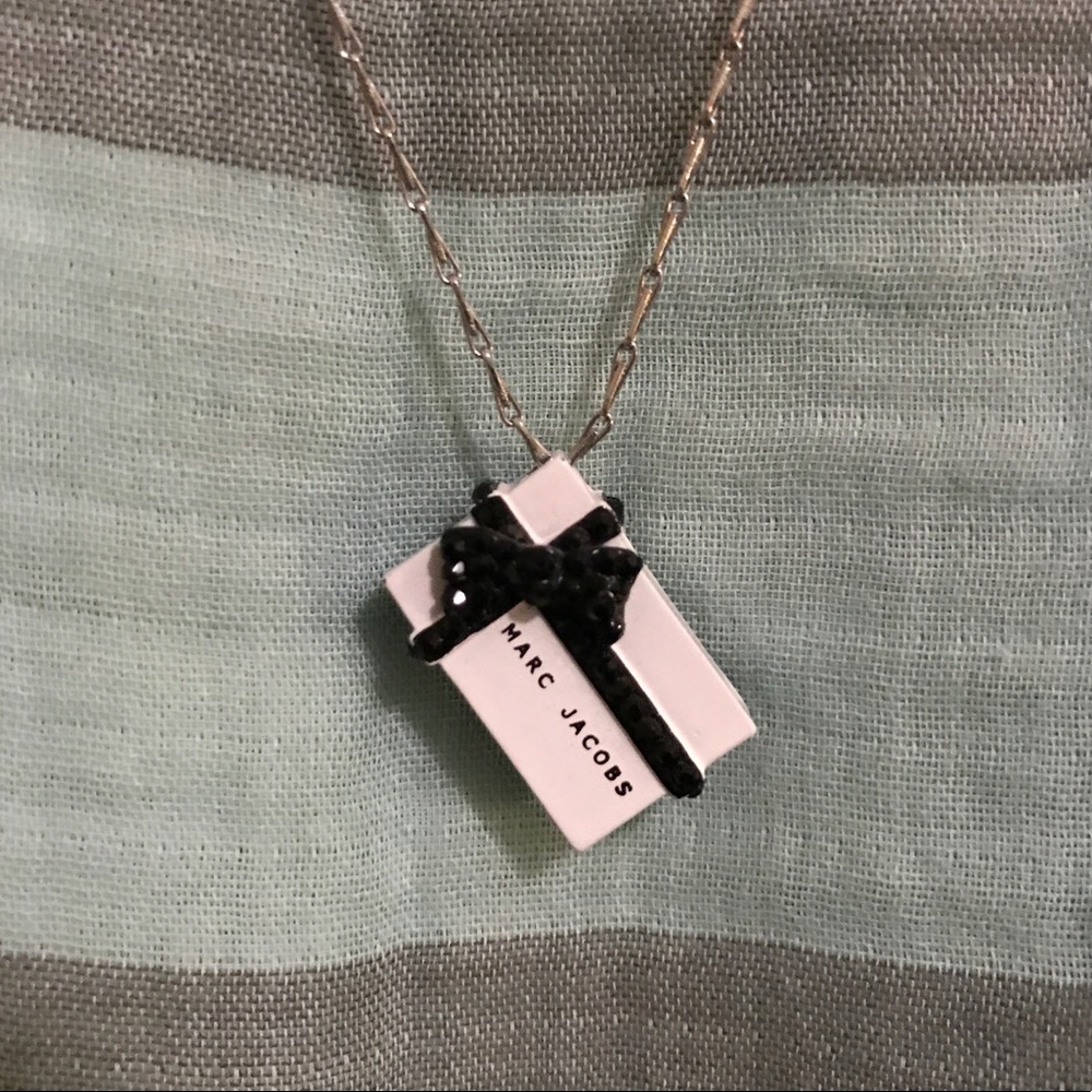 Marc Jacobs white and black gift /present necklace