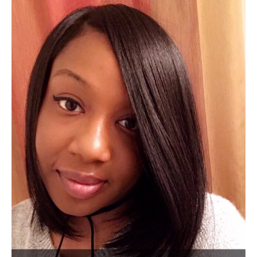 Hello I am Dana your Posher and I love fashion!