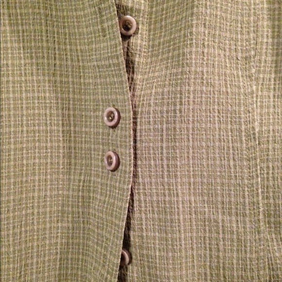 Green button down - Picture 2 of 5