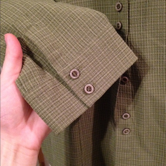 Green button down - Picture 4 of 5
