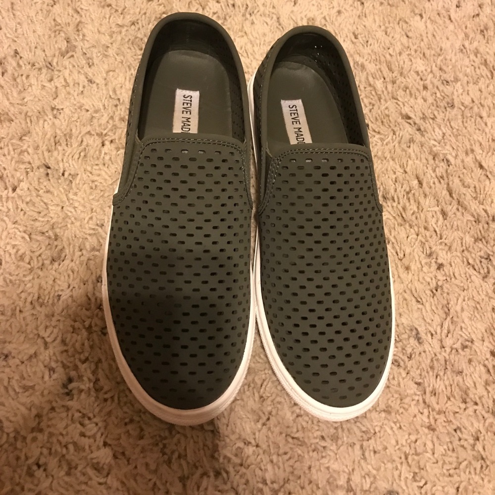 Steve Madden olive green shoes