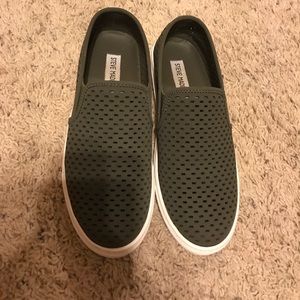 Steve Madden olive green shoes