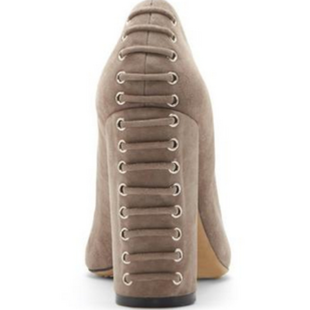 Dallan with the Incredible Lacing Heel - Picture 5 of 6