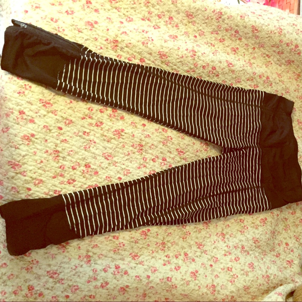 Lululemon crop size 4 worn once like new