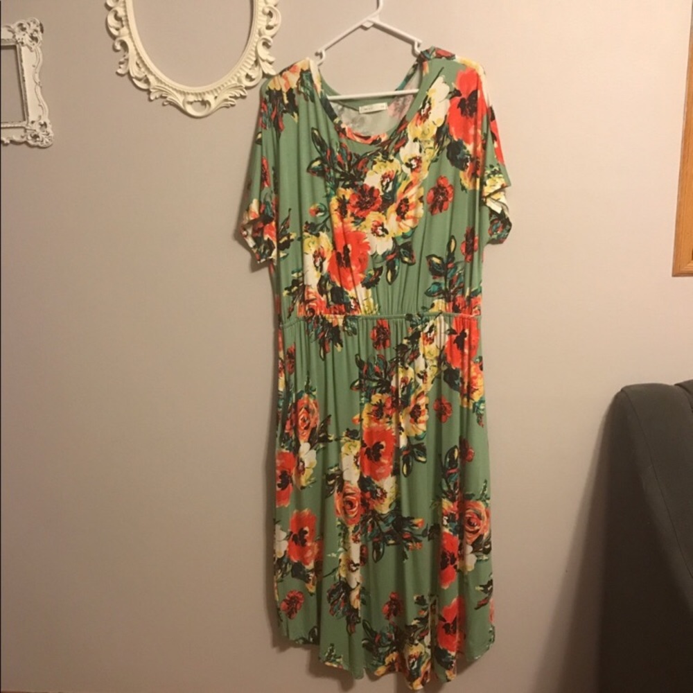 Reb & J 3x floral dress with pockets! Worn once