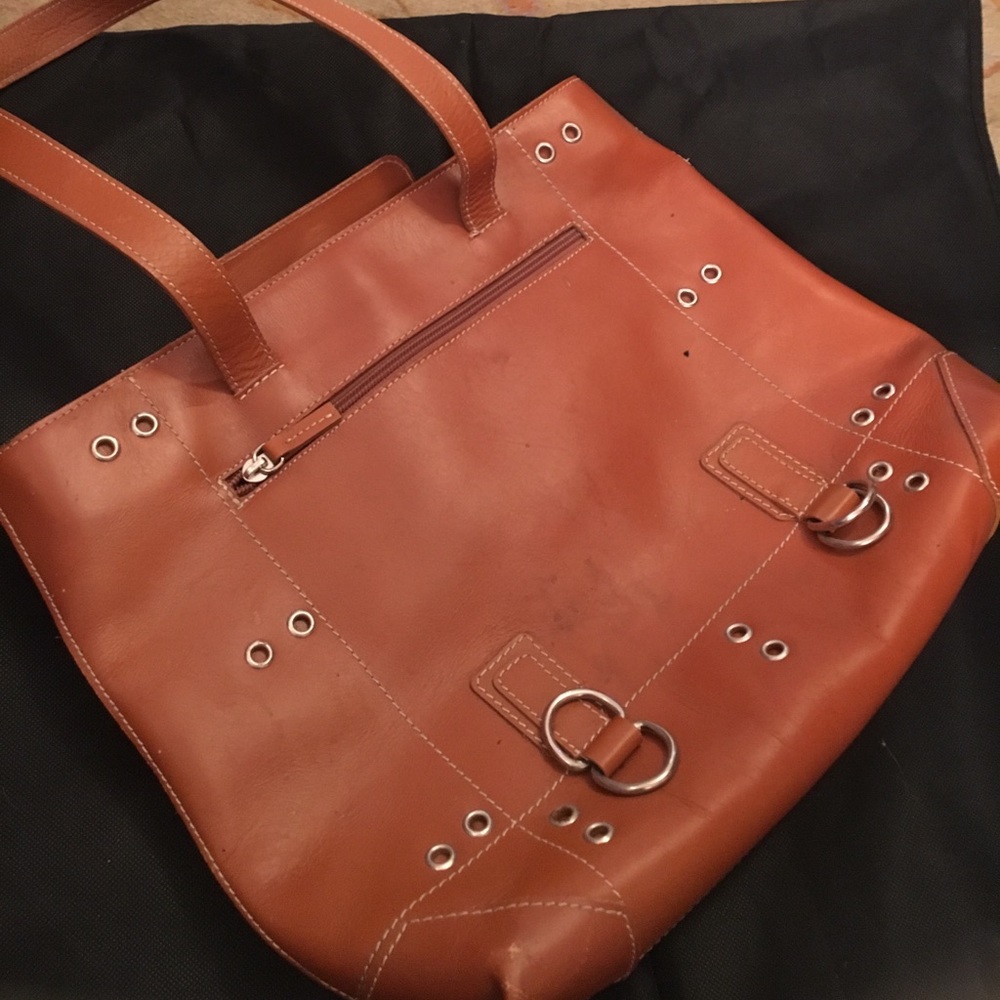 Guia's handbag