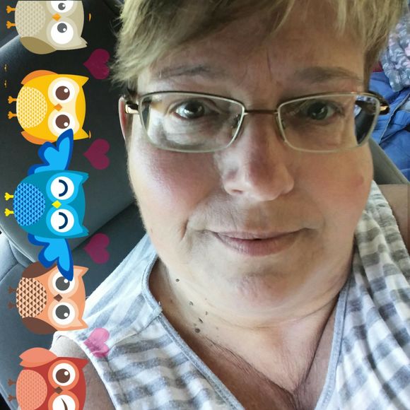 Meet your Posher, Debbie - Picture 1 of 1