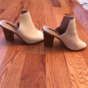 White leather mules with block heel