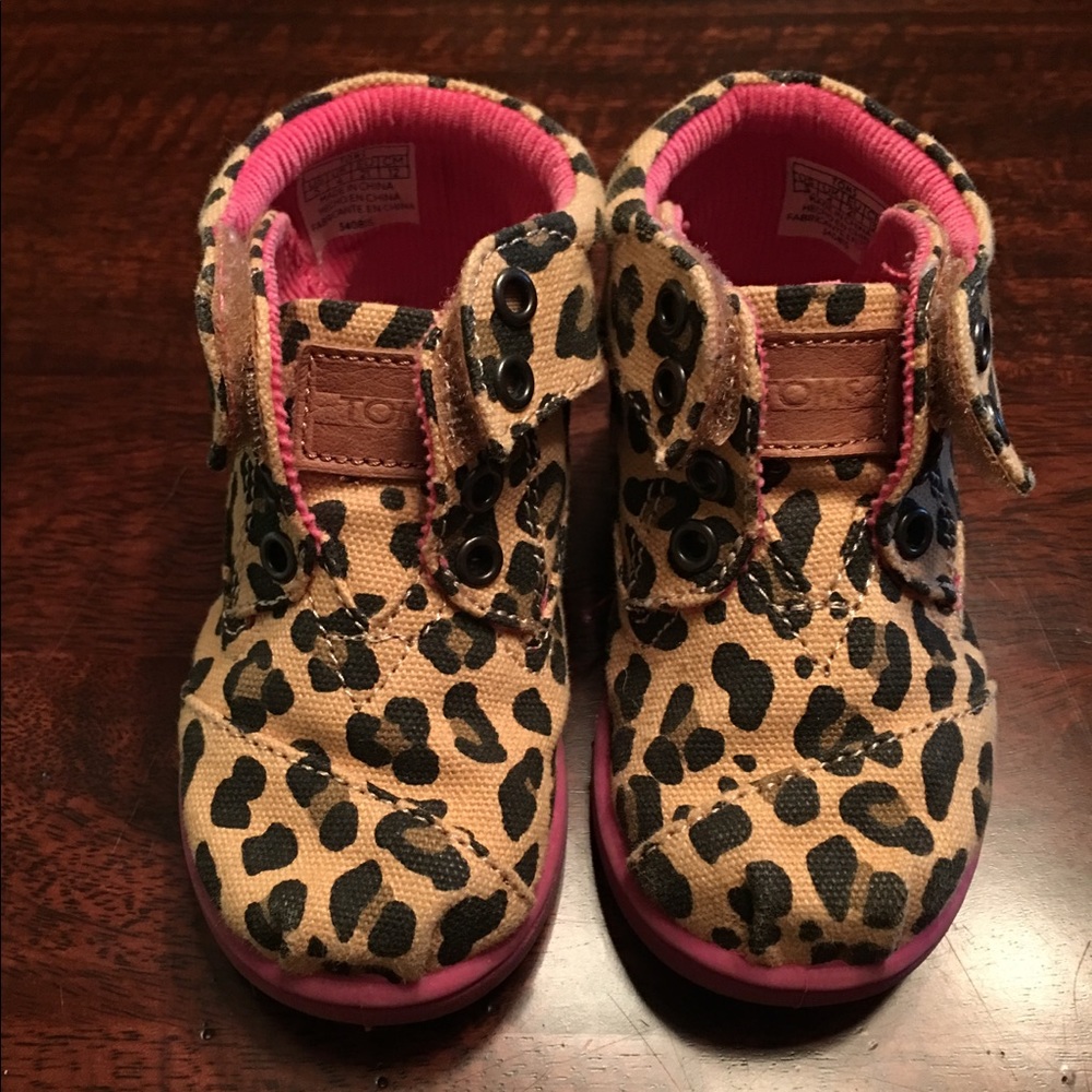 Toms leopard toddler boots size 5