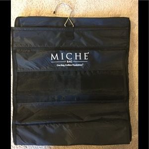 Closet organizer for Demi / Prima covers.