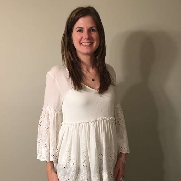 ๐๐๐๐๐๐บEmbroidered Ruffled Top๐บ - Picture 2 of 7