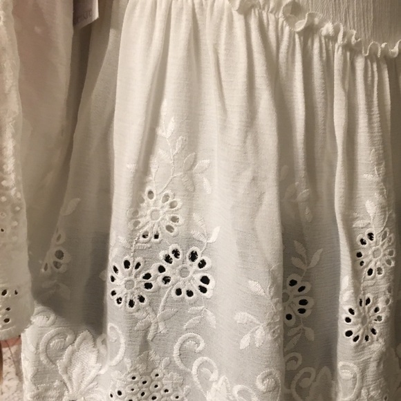 ๐๐๐๐๐๐บEmbroidered Ruffled Top๐บ - Picture 6 of 7