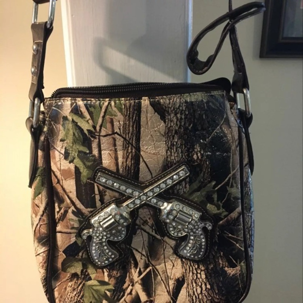 Guns and camouflage pocketbook and wallet