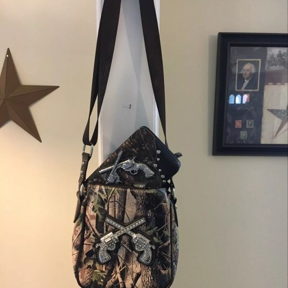 Guns and camouflage pocketbook and wallet - Picture 2 of 4