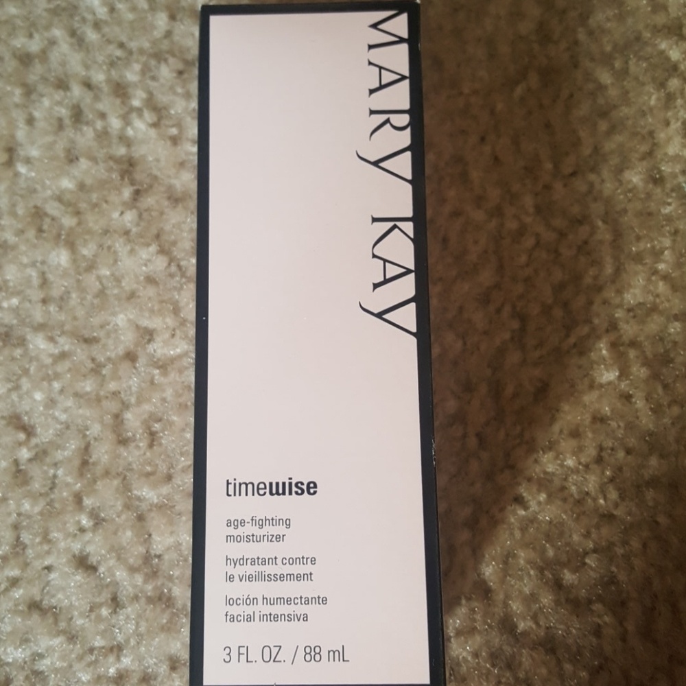Age Fighting Moisturizer Mary Kay