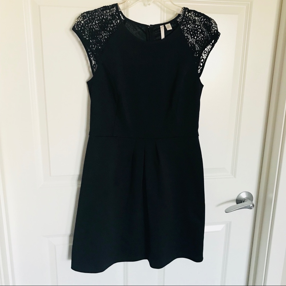 Black dress with lace accents - Size 10 EUC