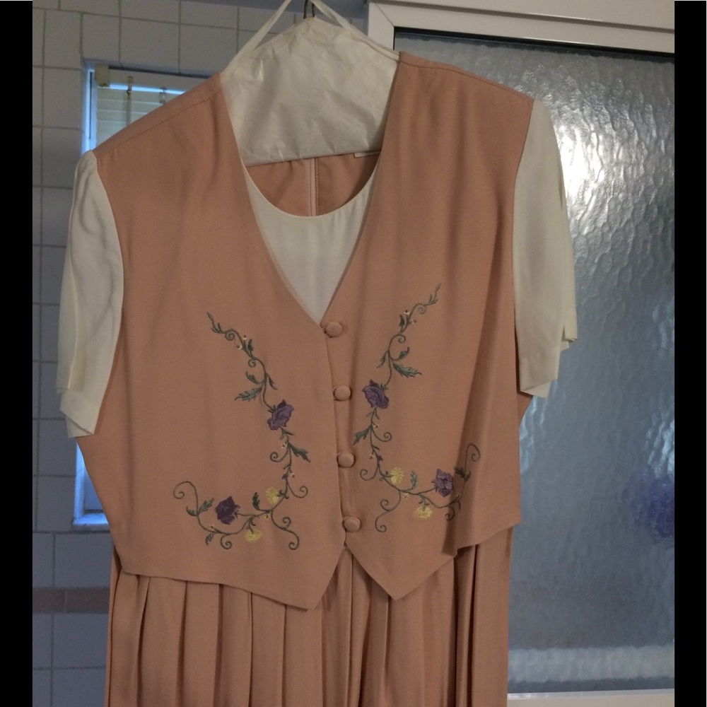 One piece dress -mauve and white