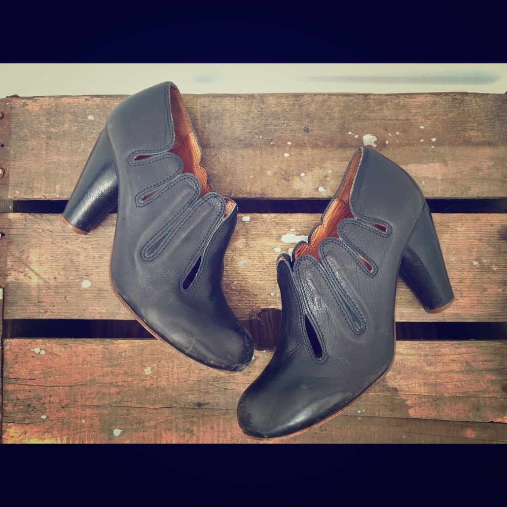 Chie Mihara Scalloped Round Toe Pump  🍂SALE!🍁