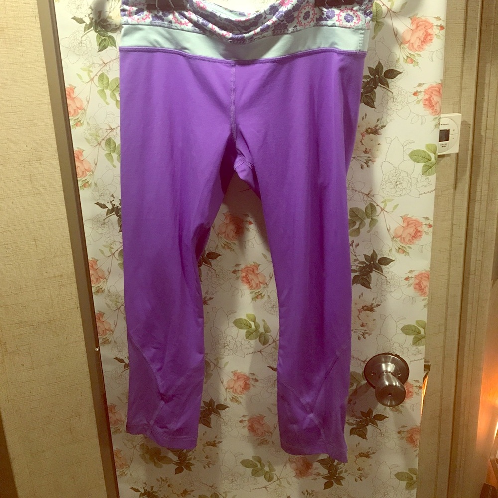 Lululemon purple running crops in size 6 🌸