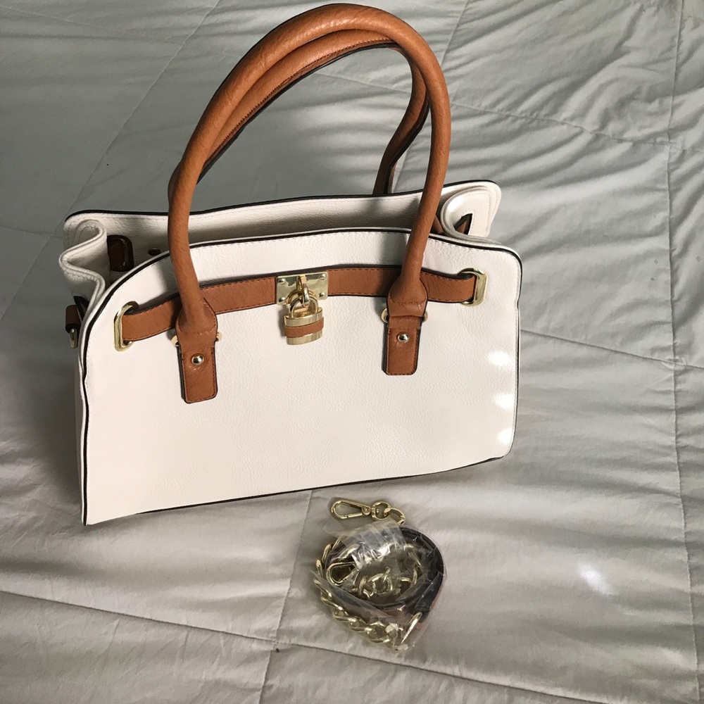 NEW - White and khaki Charming Charlie tote 👜
