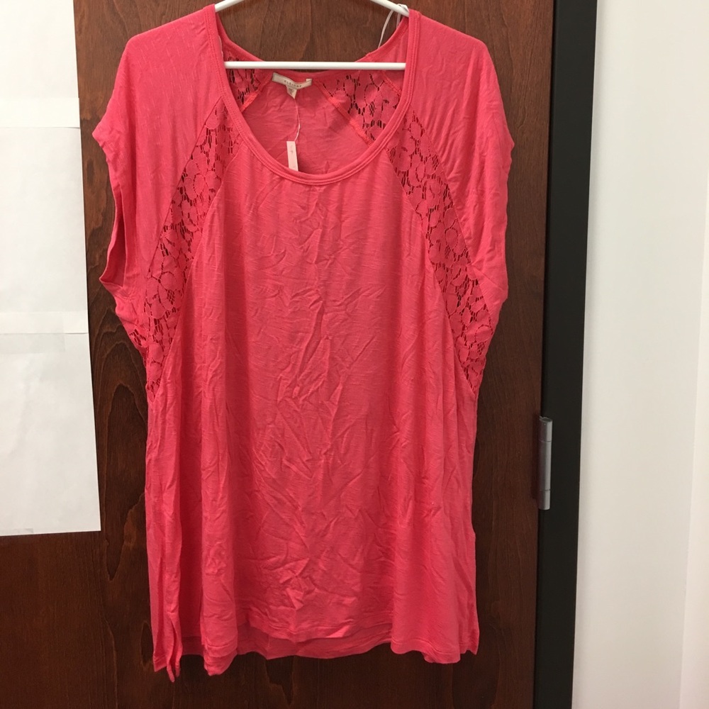 Pretty lace slub knit top! Runs pretty big IMO.