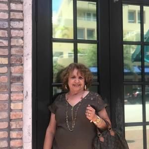 Meet your Posher, Mayra cristina