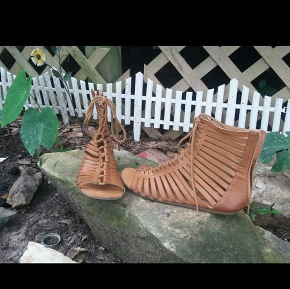 beautiful sandals - Picture 1 of 3