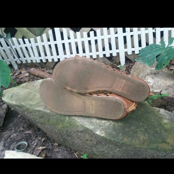 beautiful sandals - Picture 3 of 3