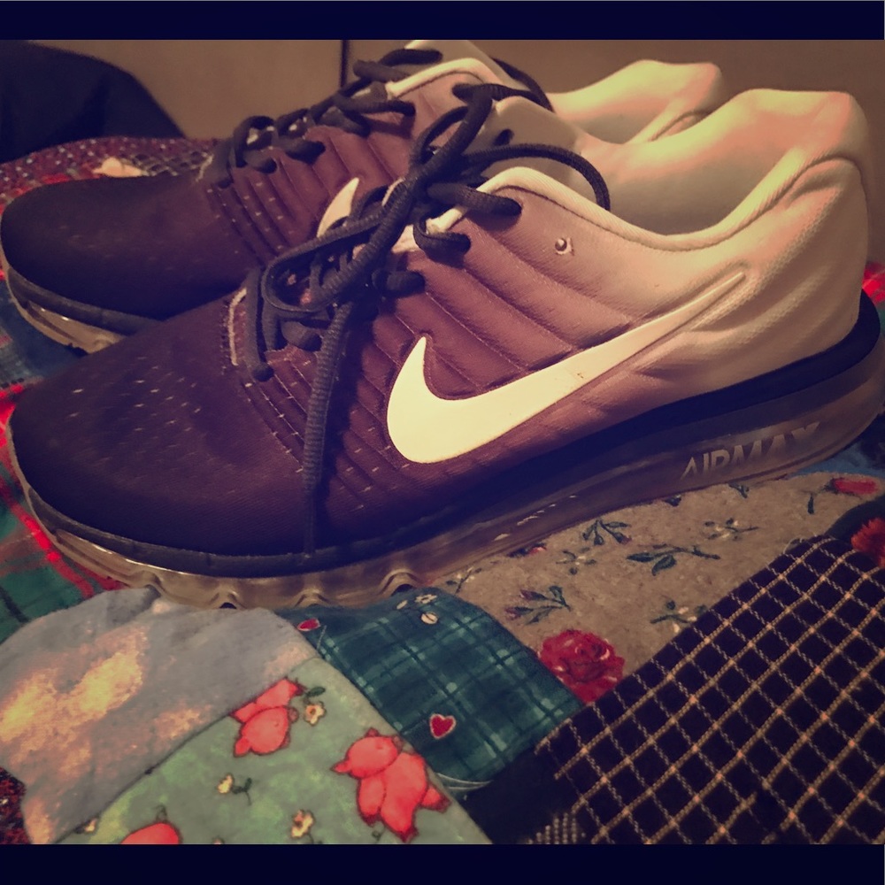 8.5 Nike AirMaxs Women or Men Shoes