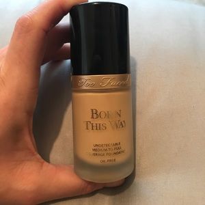 Too faced - Born this way foundation