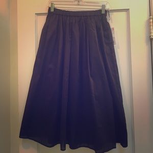 NWT Uniqlo elastic pull-on midi skirt w/ pockets!