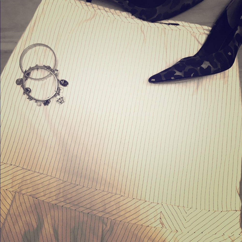 💰 5 for 20$ 💰🖤Black & White pinstriped skirt 🖤