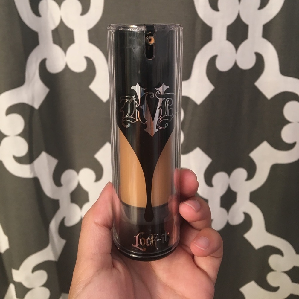 Kat Von D lock it in foundation medium warm 53