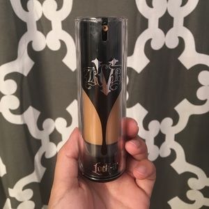 Kat Von D lock it in foundation medium warm 53