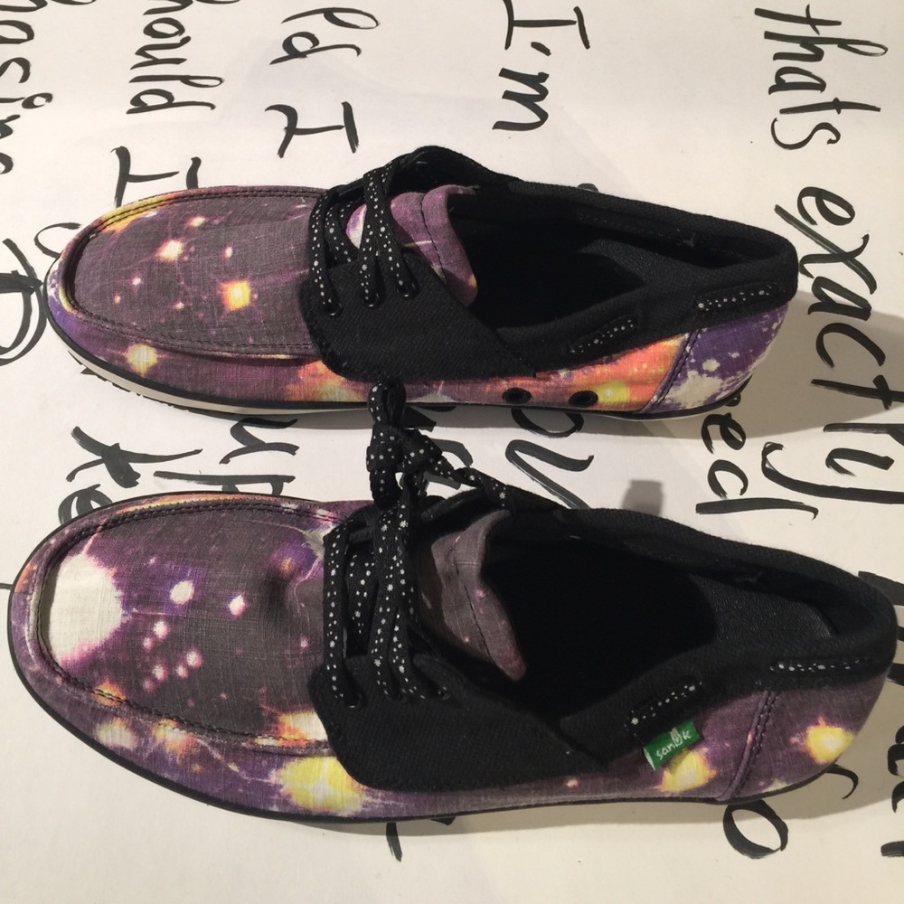 New Sanuk Mortimer slip ons w laces boat shoes