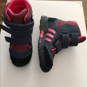 ADIDAS snow boots kids size 10 in hot 💗