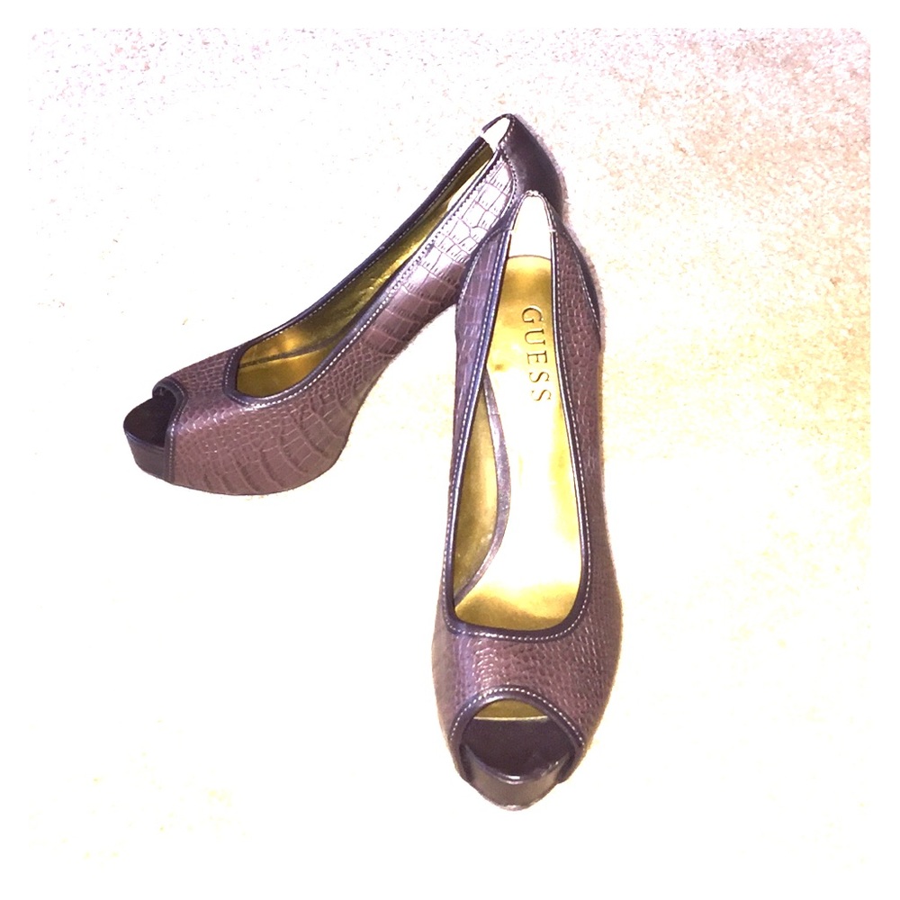 NWT Women's, SZ 6 1/2, Brown Guess Heels