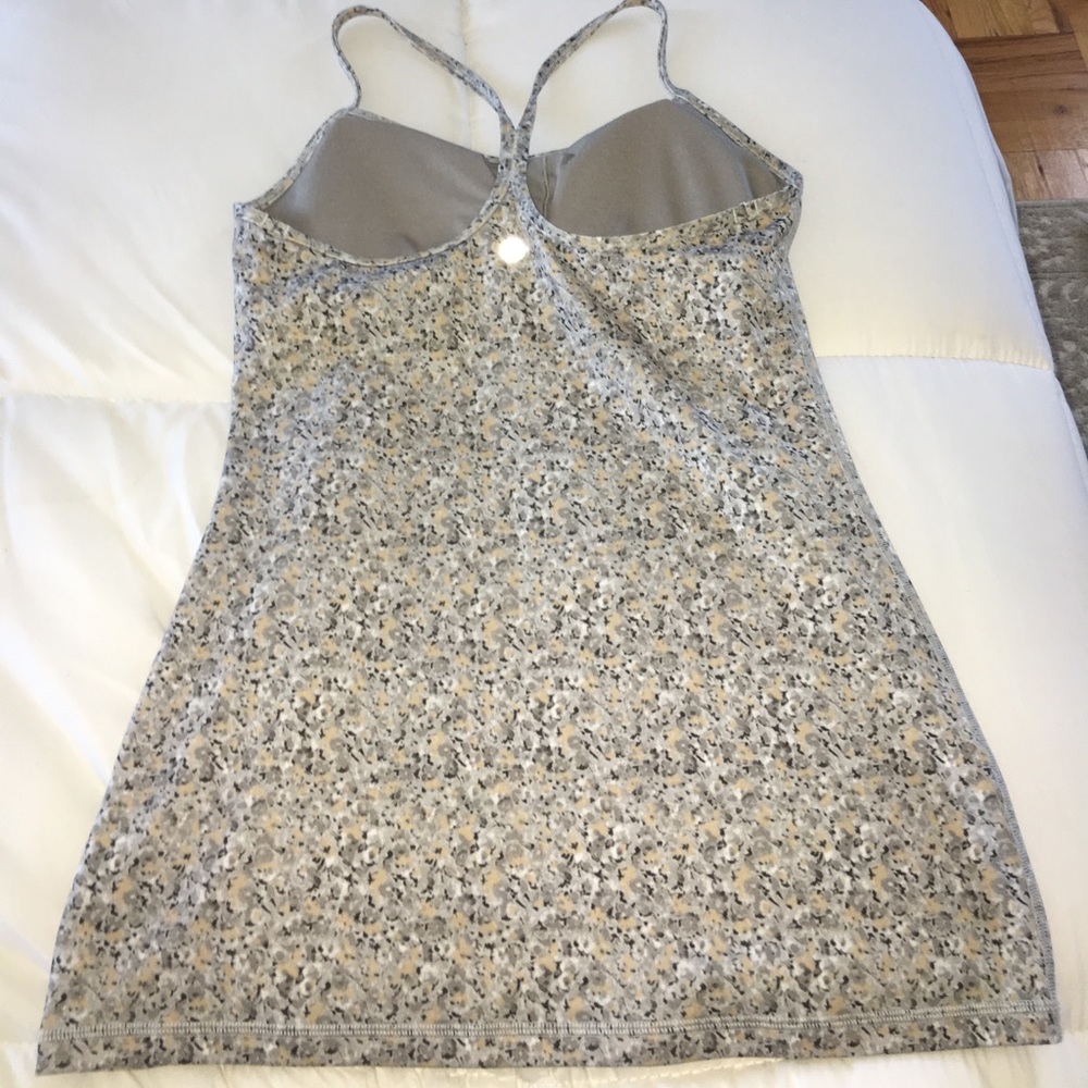 • Lululemon Power Y Tank • - Picture 3 of 3