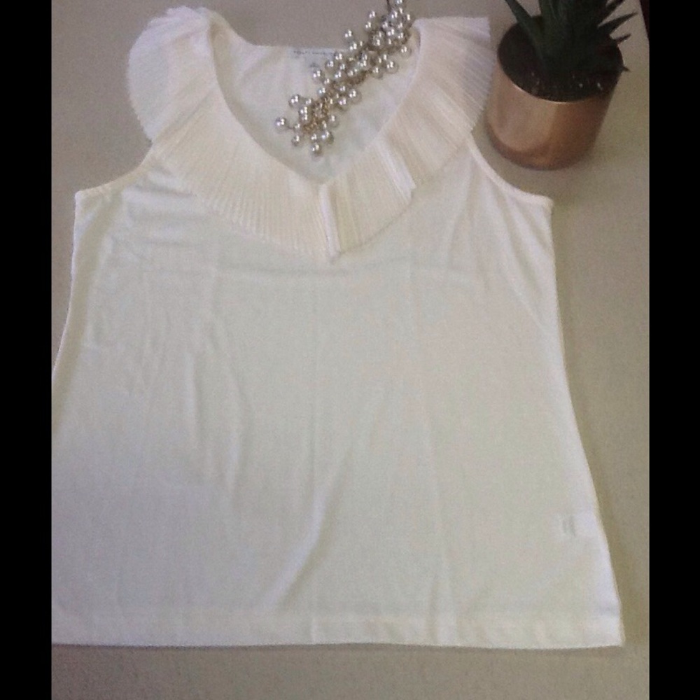 💙Banana Republic neutral color tank💙 - Picture 2 of 2