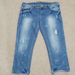 Factory Distressed Stretch Capri Jeans