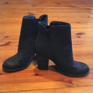 Sbicca Percusssion black booties