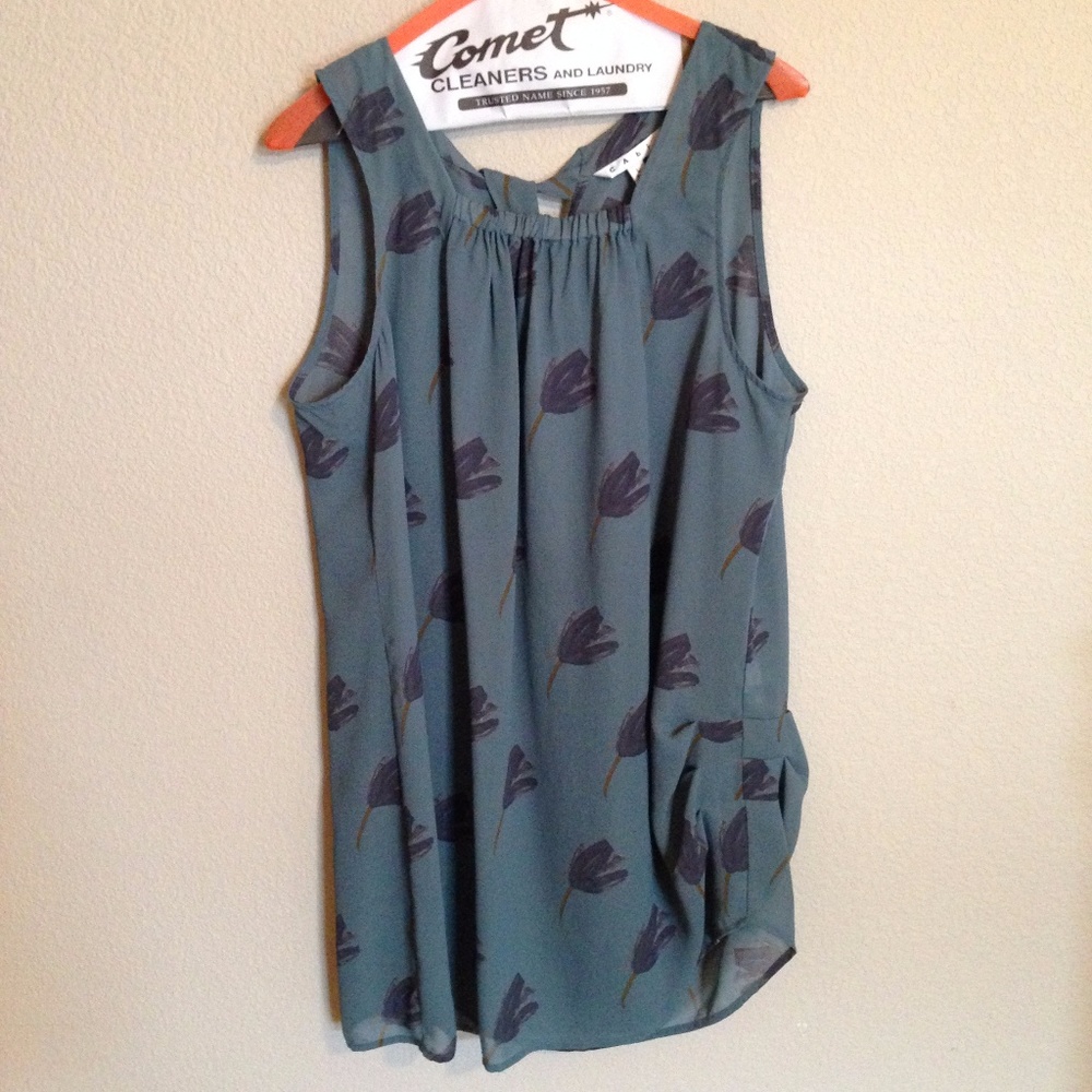 EUC - CABI Tulip Top