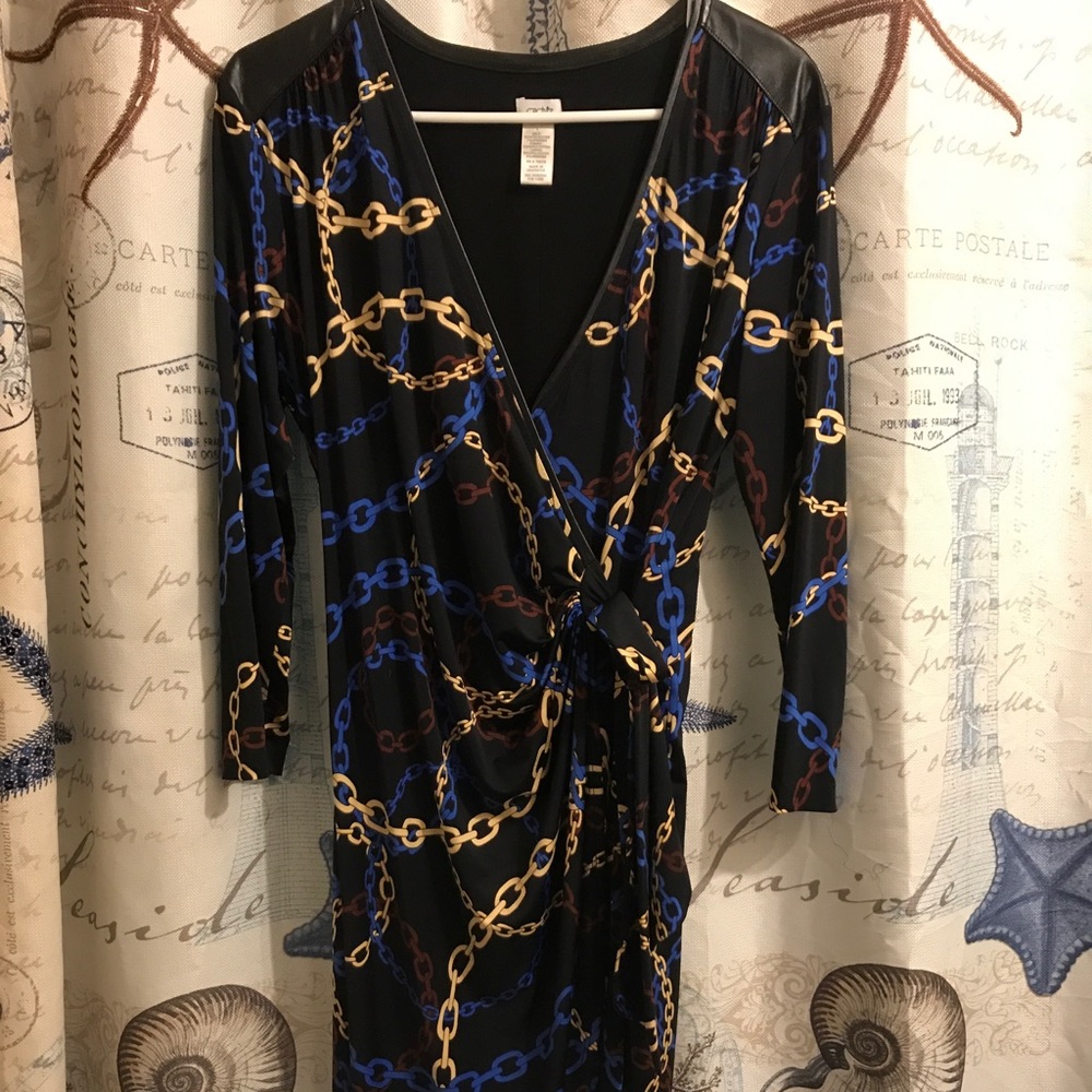 Black dress wit chain print