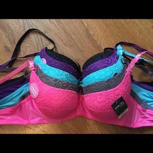 5 Pack of Bras - 36B, molded cups, light padding.