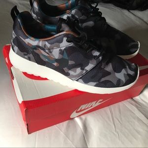 Women’s Nike Roshe One Print 9.5