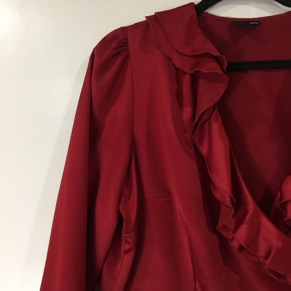 GUC DEEP RED RUFFLE SATIN FEEL BLOUSE L - Picture 3 of 4