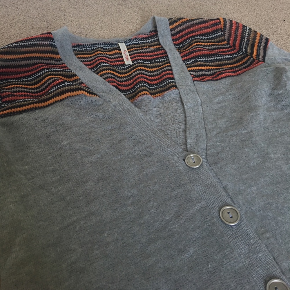 Grey Button down Cardigan w Pattern Detail