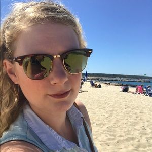 Meet your Posher, Aprille