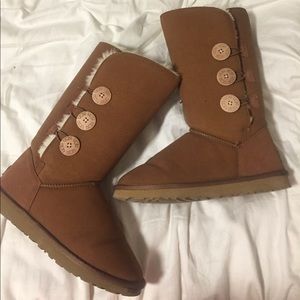 Bailey Button UGGs size 8