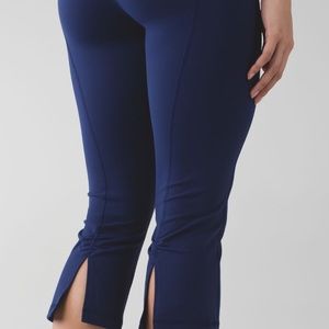 Lululemon gather and crow crop size 6 NWT